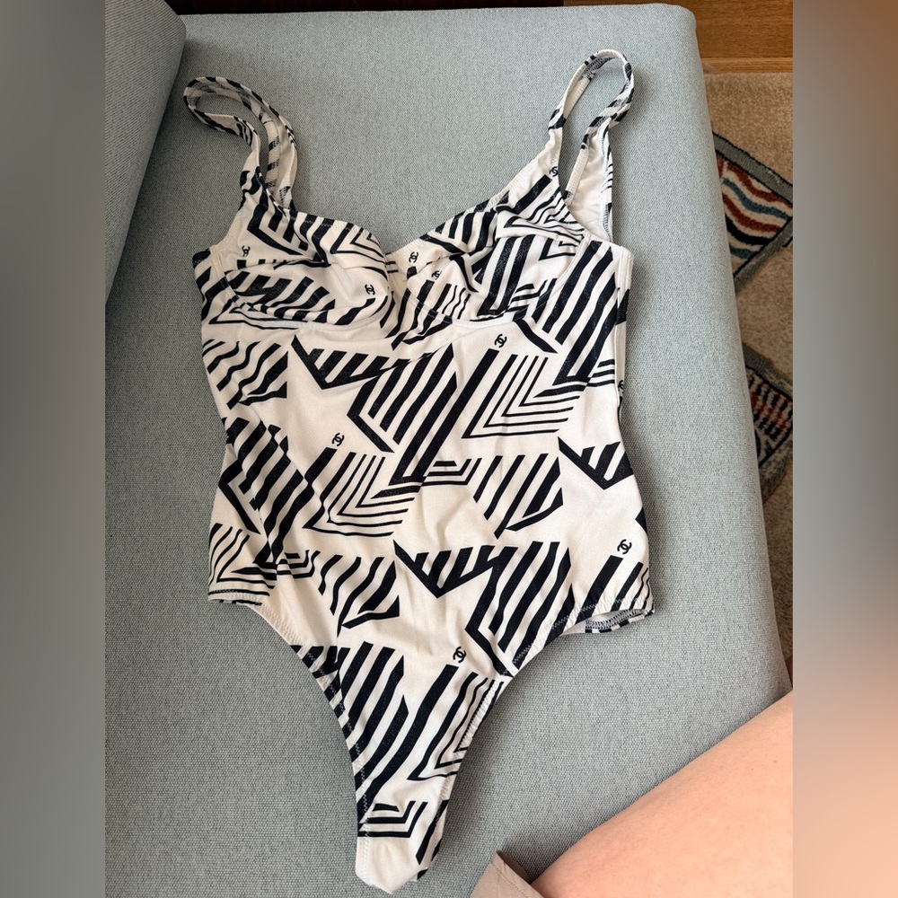 CHANEL Black & White  One-Piece bathing suit size 40